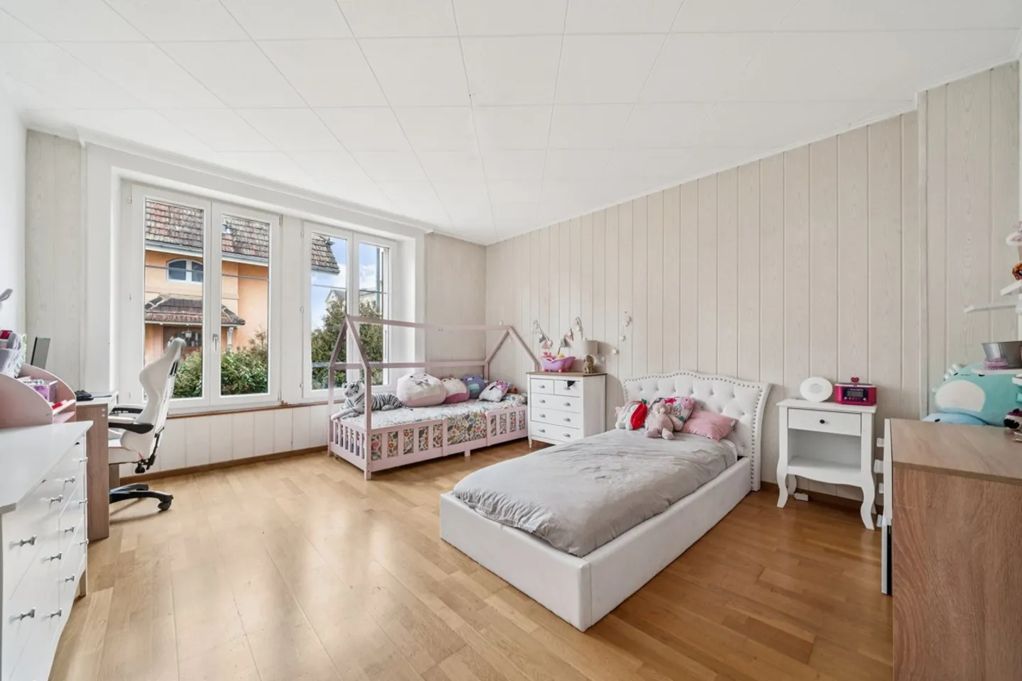 Manor house composed of 2 apartments - Photo 8 of 12