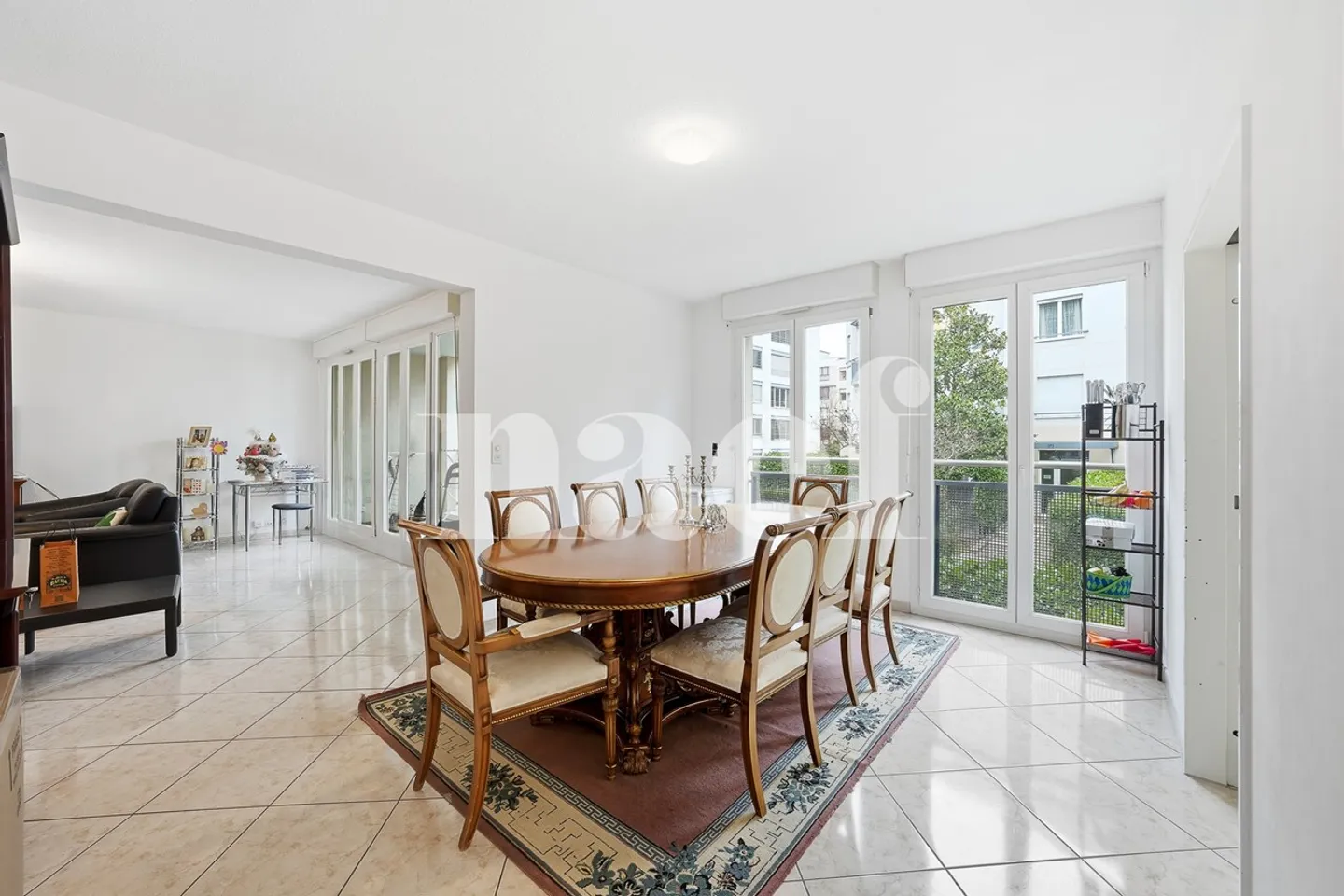 Rare opportunity in Grand-Saconnex? Spacious 7-room family apartment - Photo 3 of 13