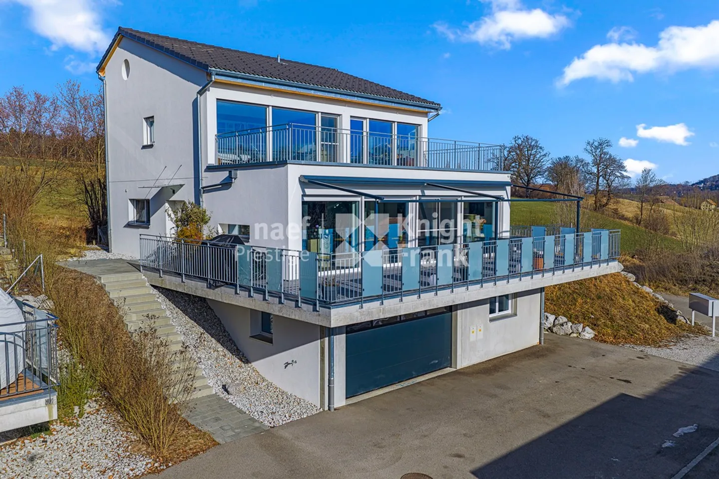 Wunderschönes freistehendes Haus mit 7 Zimmern und unverbautem Blick auf die Landschaft sowie beheiztem Pool zu verkaufen in St-Ursen - Foto 1 von 12
