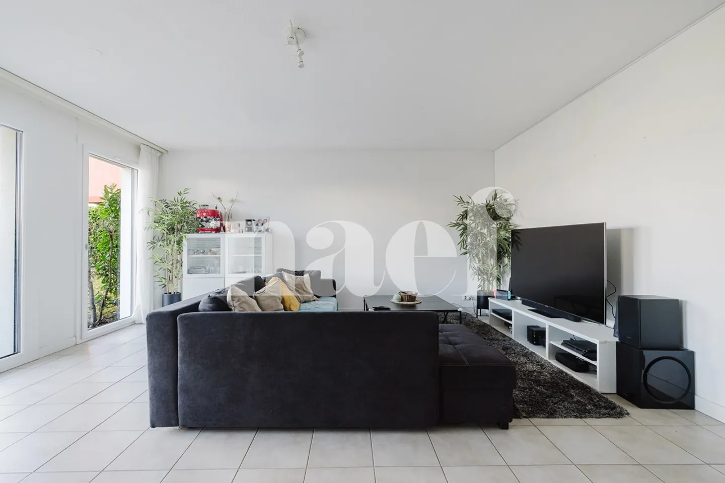 Bright 4-room apartment with terrace and private garden in Châtelaine - Photo 2 of 9