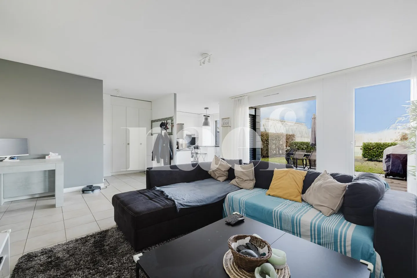 Bright 4-room apartment with terrace and private garden in Châtelaine - Photo 3 of 9