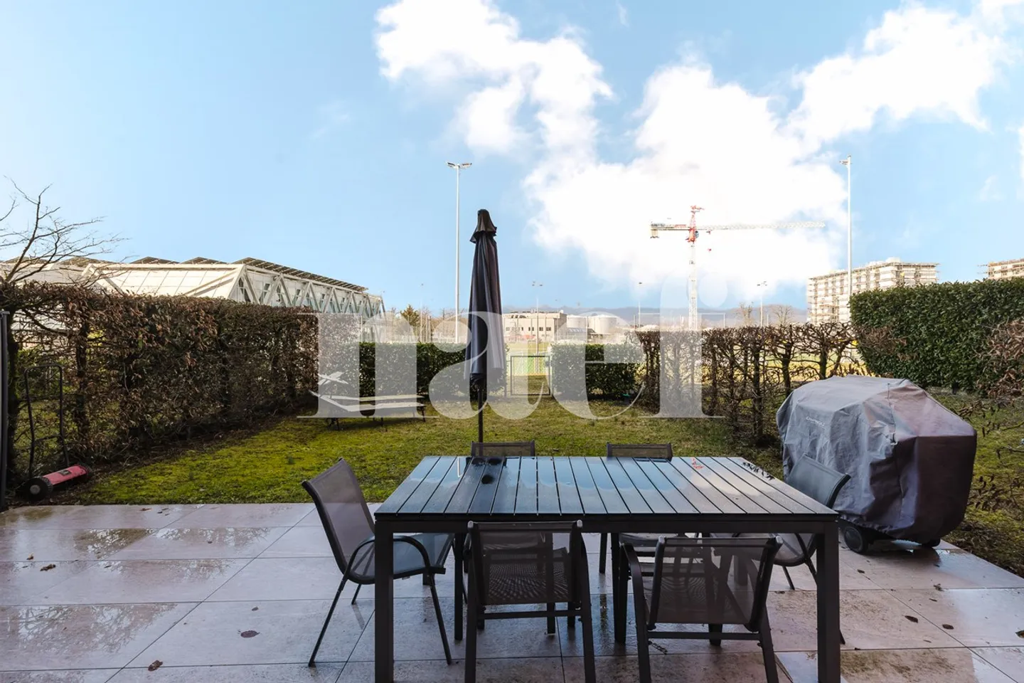 Bright 4-room apartment with terrace and private garden in Châtelaine - Photo 9 of 9