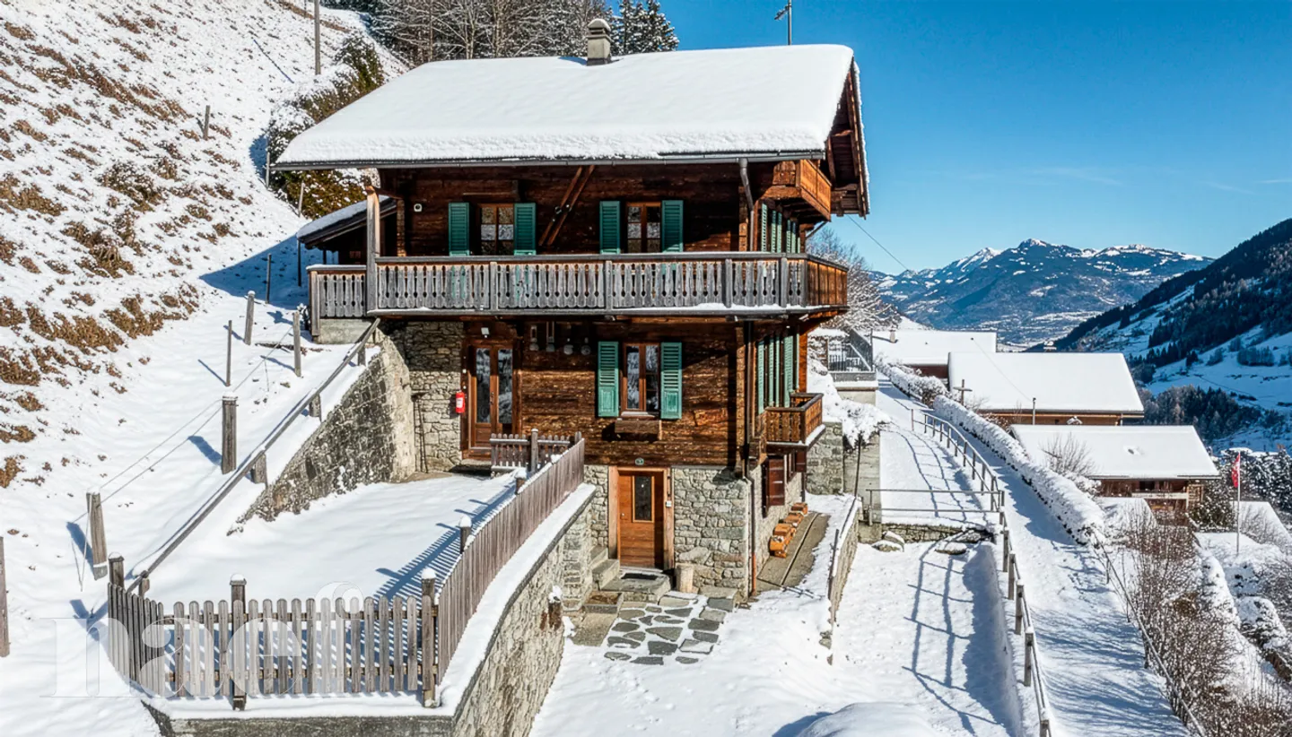 For sale - Chalet with 4 apartments and stunning views of the Dents-du-Midi, just steps from the center of the village of Val d'Illiez - Photo 1 of 11
