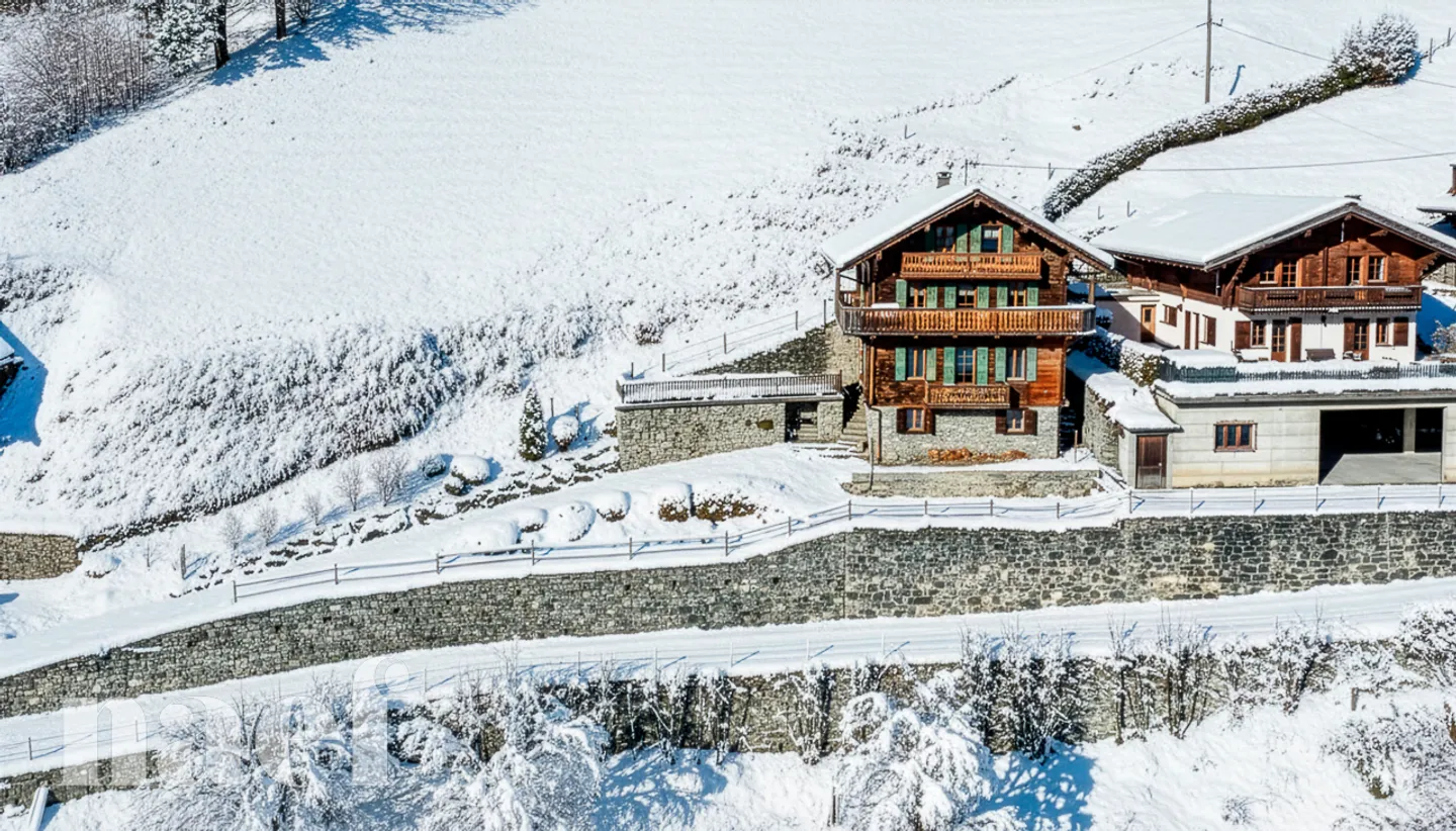 For sale - Chalet with 4 apartments and stunning views of the Dents-du-Midi, just steps from the center of the village of Val d'Illiez - Photo 3 of 11