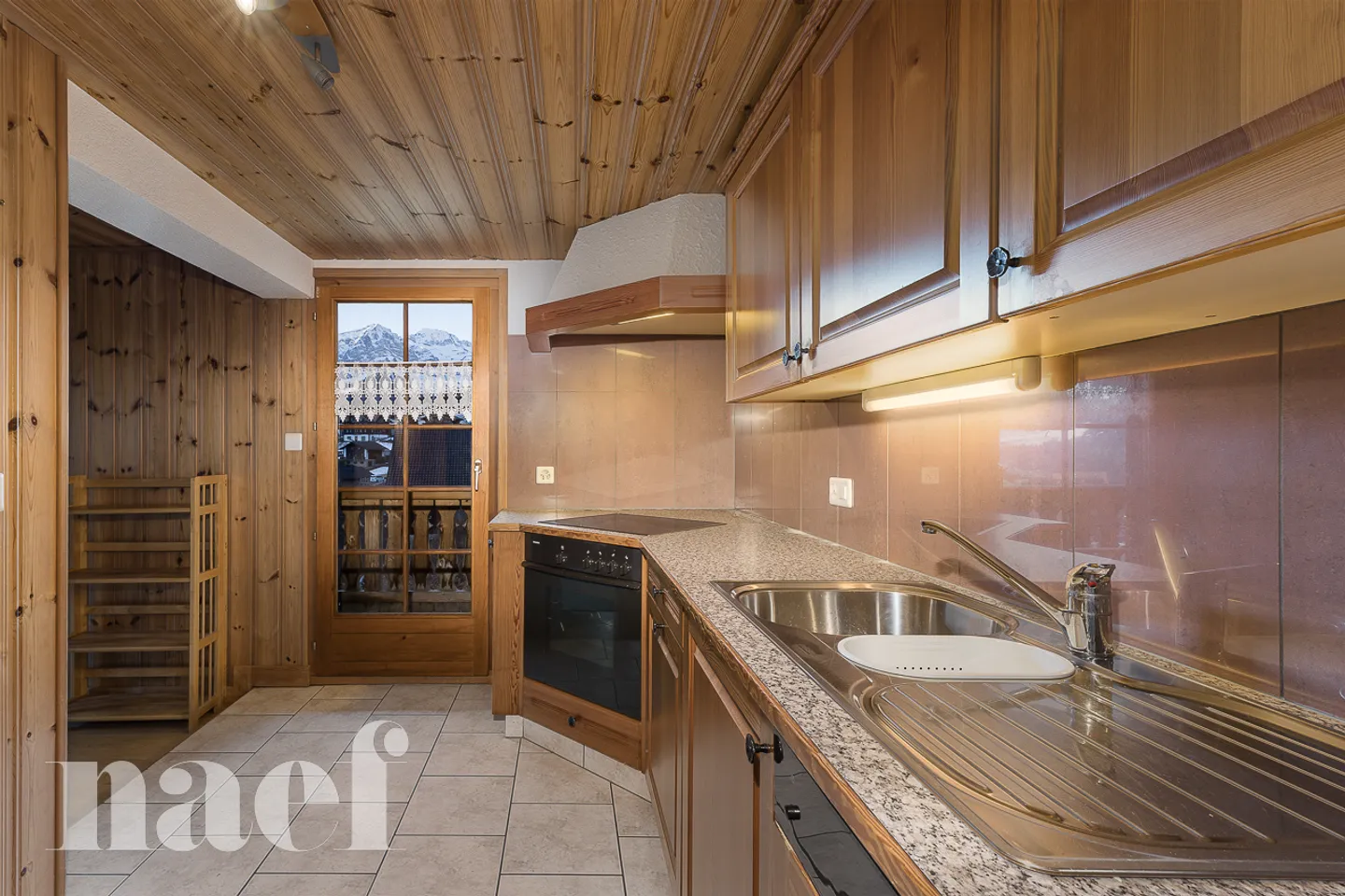 For sale - Chalet with 4 apartments and stunning views of the Dents-du-Midi, just steps from the center of the village of Val d'Illiez - Photo 8 of 11