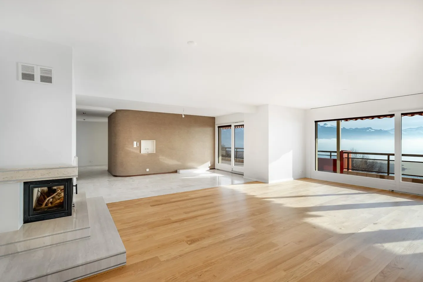 Appartamento ristrutturato di 3,5 locali con terrazza / giardino e vista panoramica sul lago in vendita a Chardonne - Foto 4 di 11