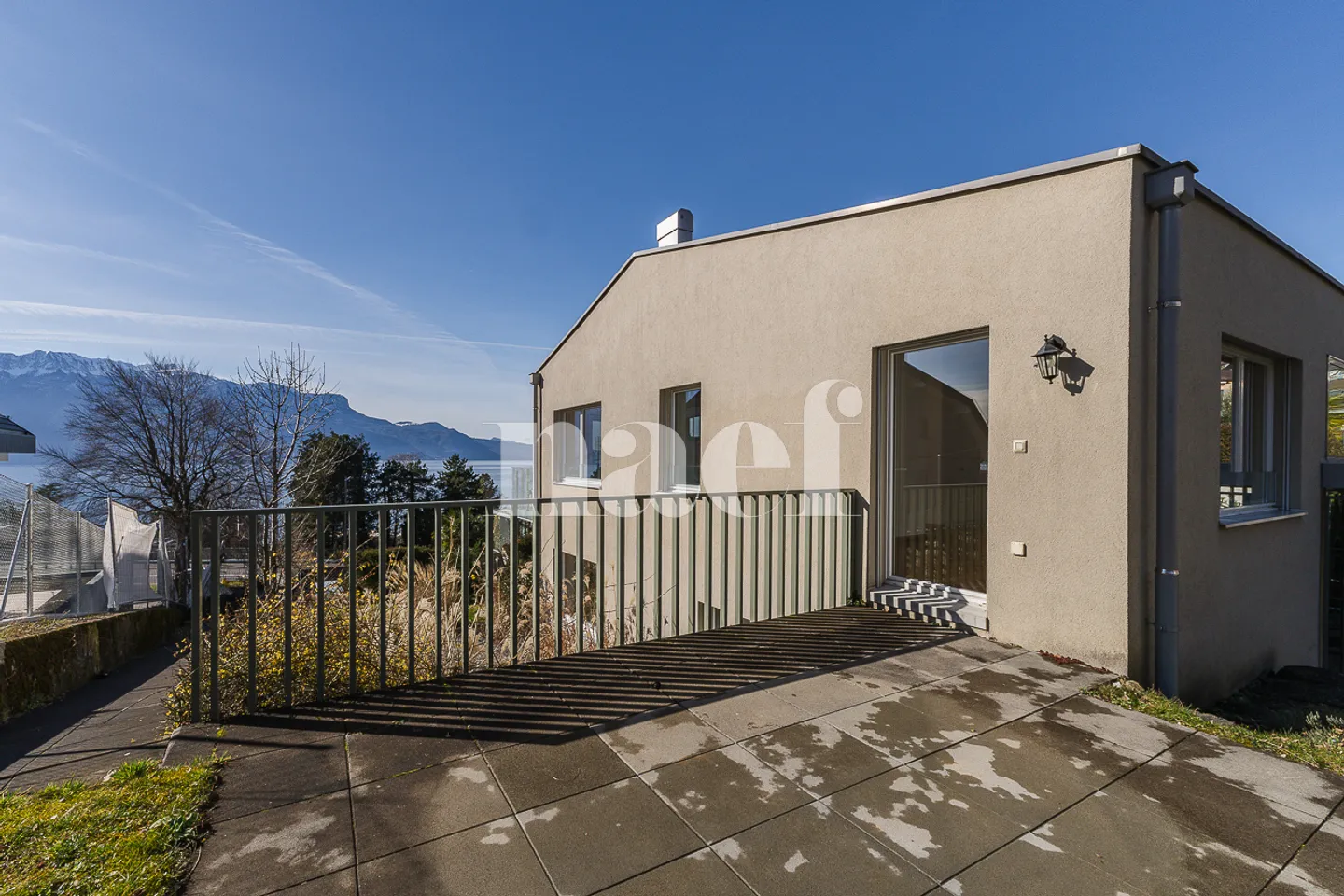 Contemporary Twin House with Lake View - Photo 4 of 13