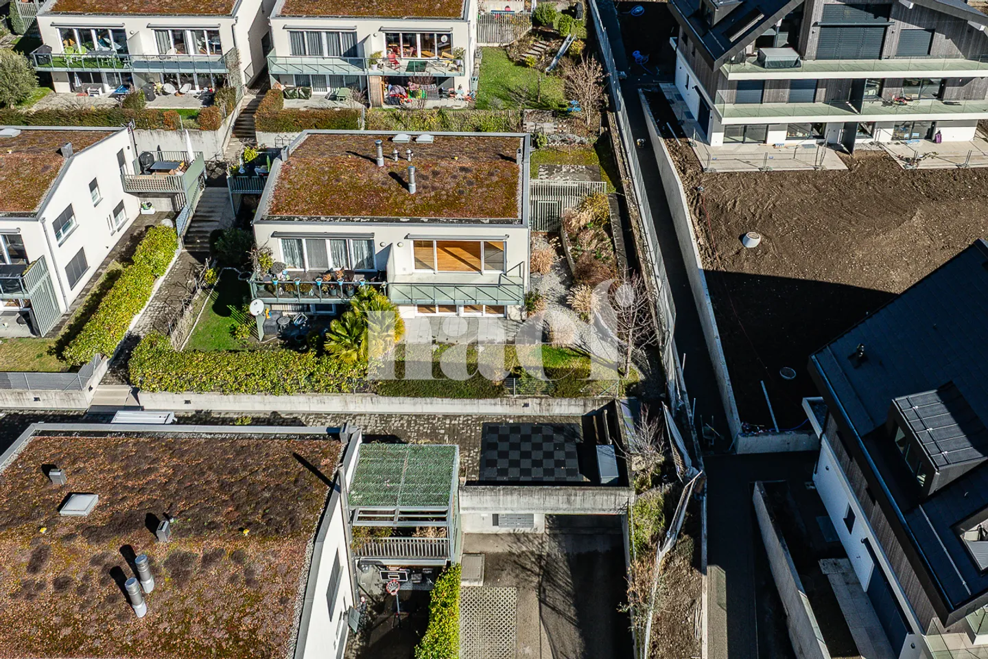 Contemporary Twin House with Lake View - Photo 5 of 13