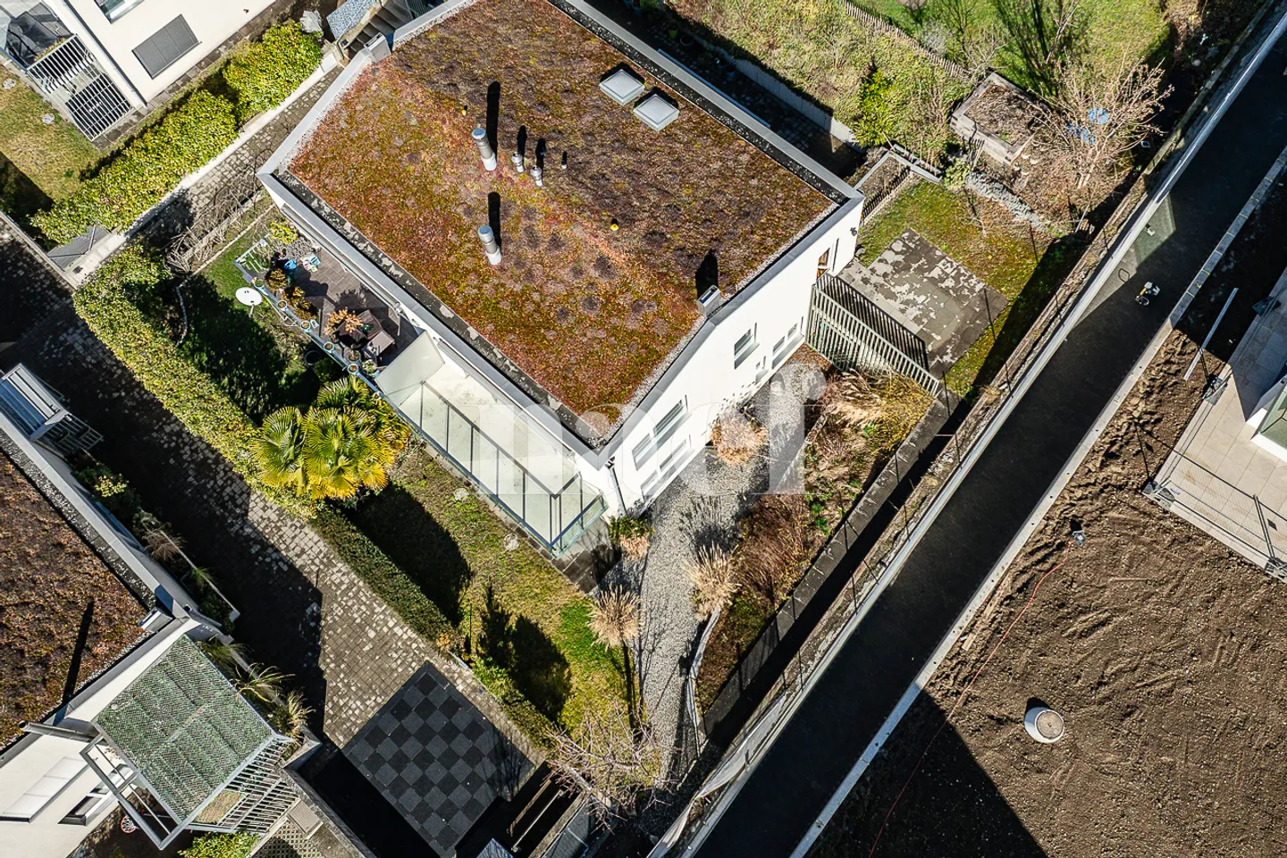 Contemporary Twin House with Lake View - Photo 6 of 13