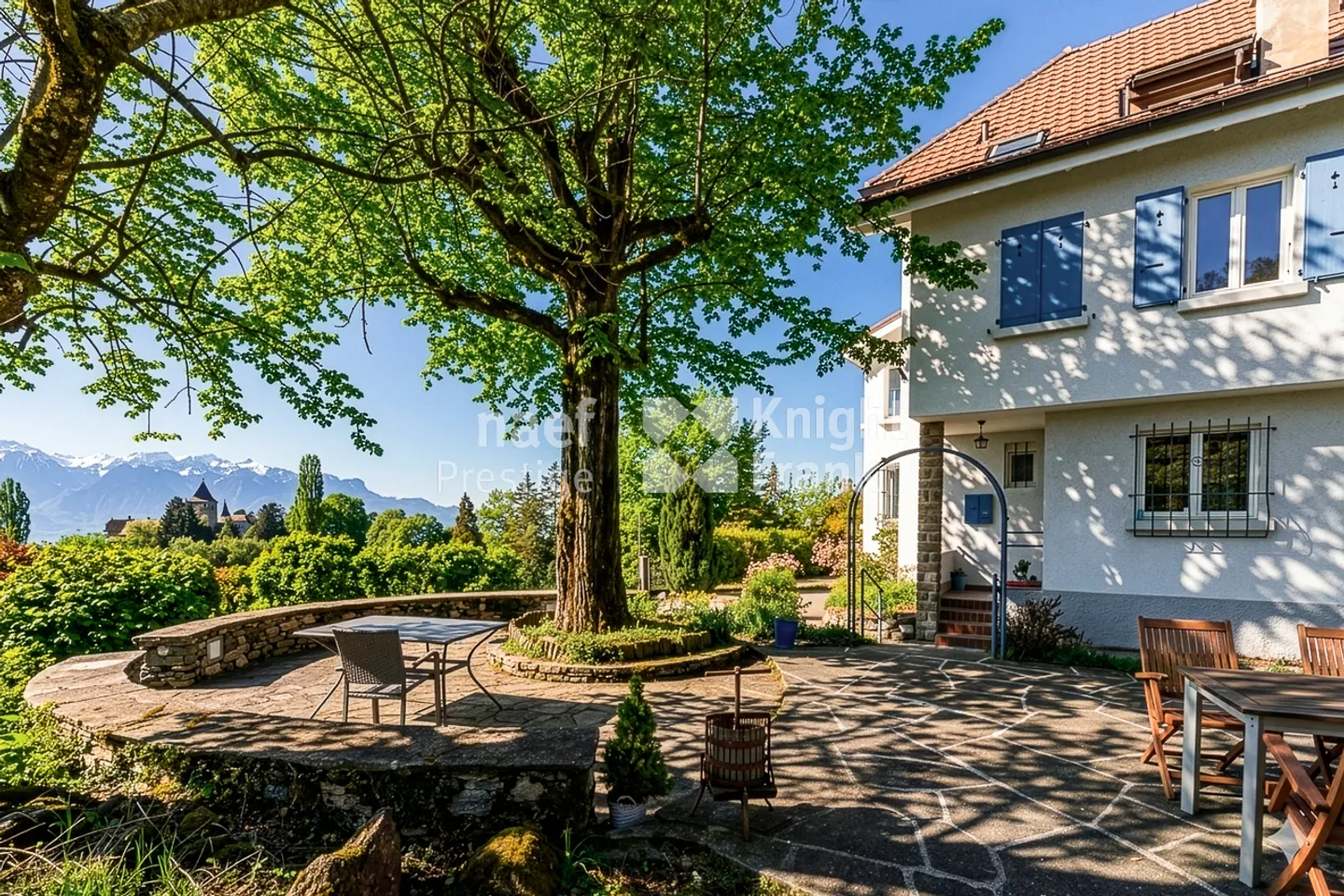 Zu verkaufen - Einzelne Immobilie mit 12,5 Zimmern nur wenige Schritte vom Zentrum von Blonay und mit herrlichem Blick auf den See - Foto 3 von 13