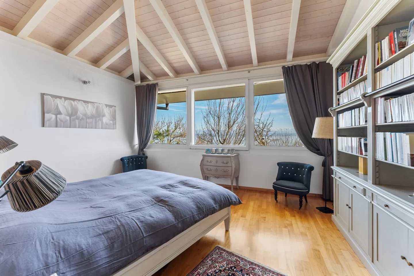 Property with panoramic view of the lake - Photo 5 of 7