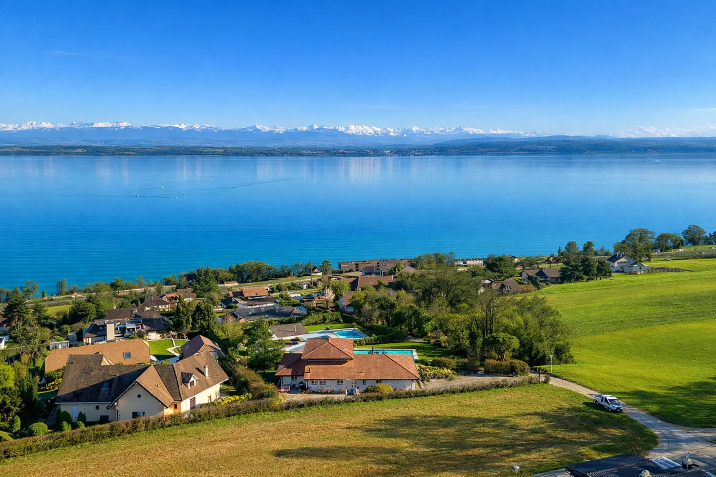 Property with panoramic view of the lake - Photo 7 of 7