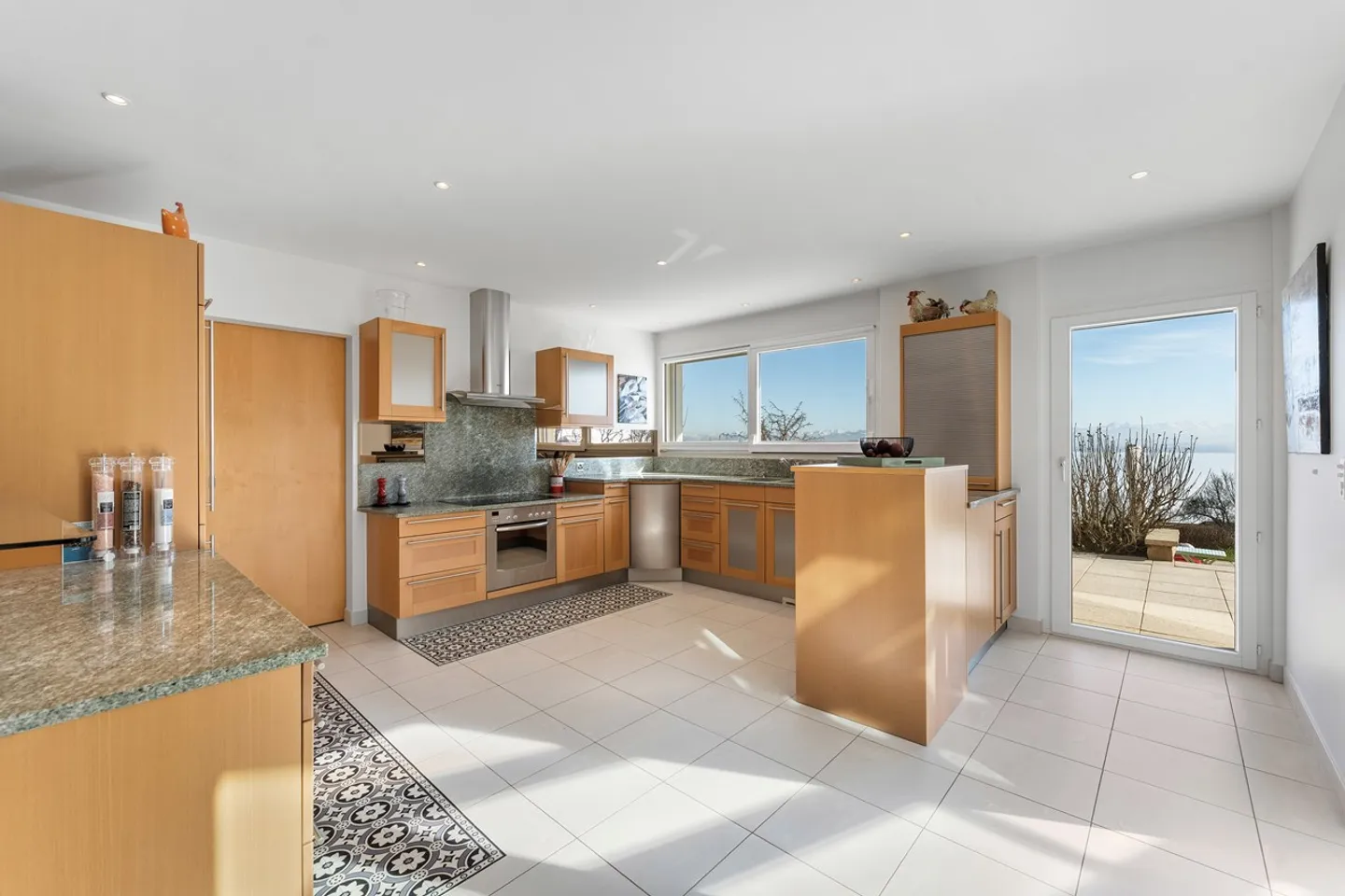 Property with panoramic view of the lake - Photo 2 of 10