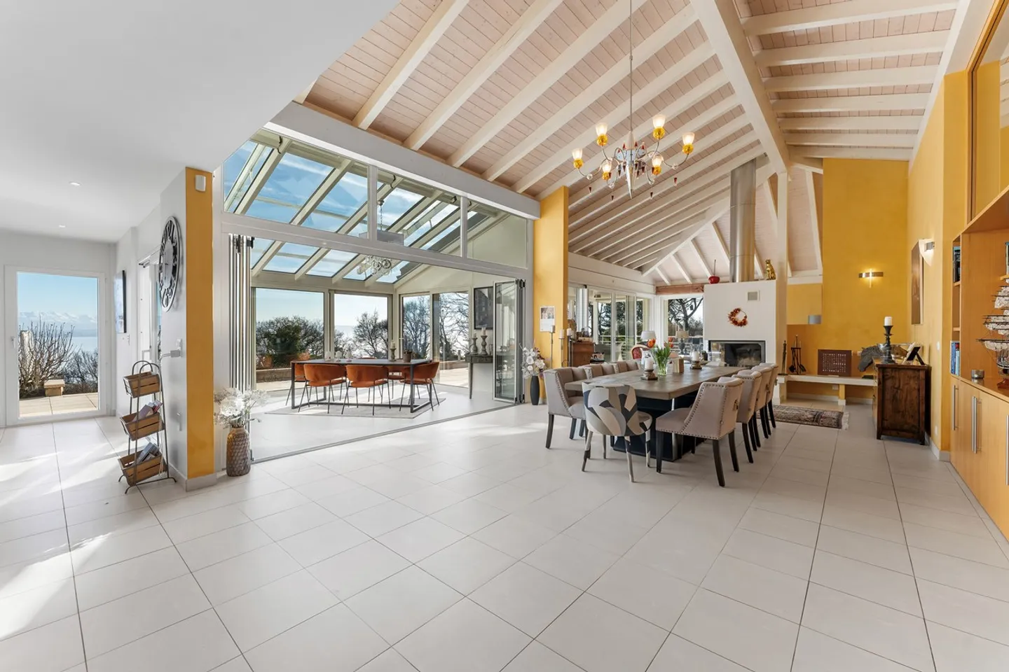 Property with panoramic view of the lake - Photo 4 of 10