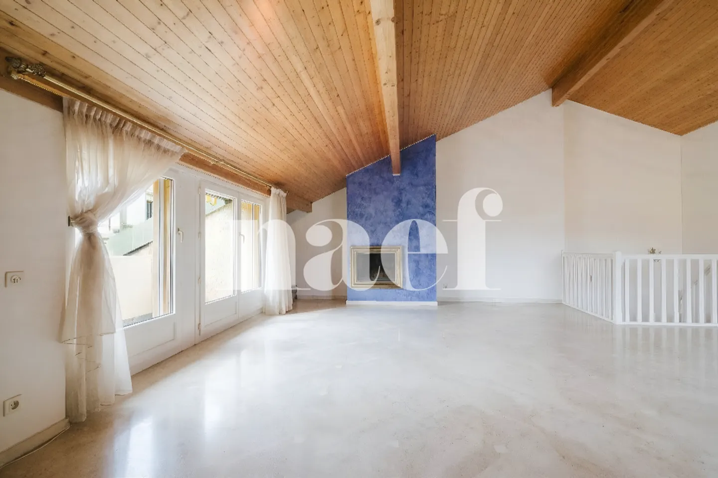 Large duplex in a wooded residence - Photo 2 of 12