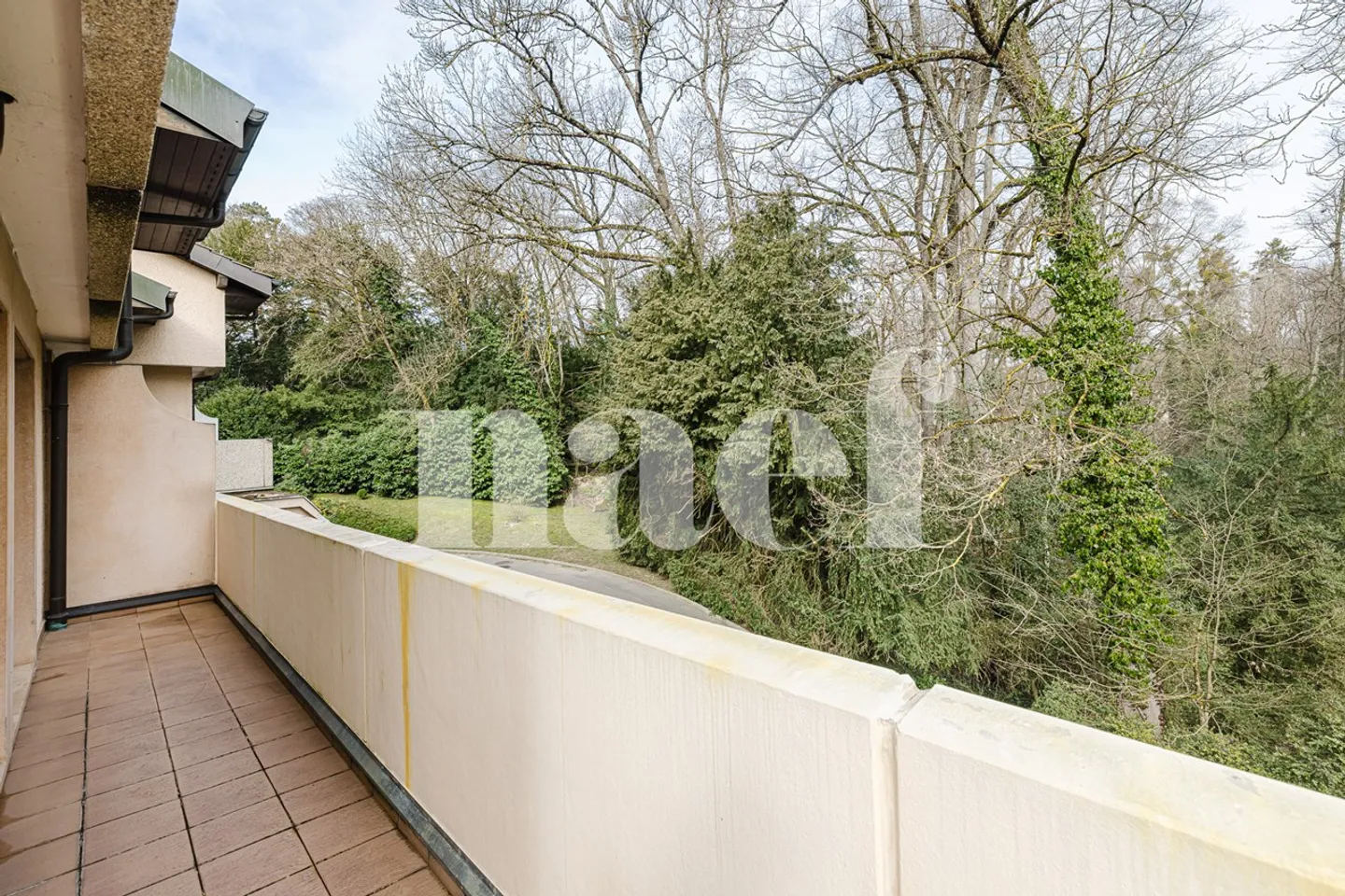 Large duplex in a wooded residence - Photo 3 of 12