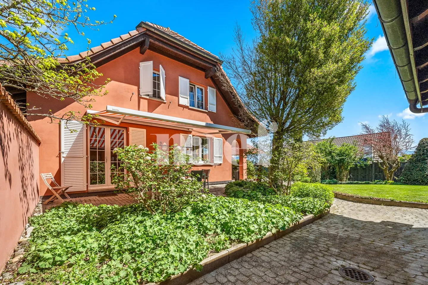 5,5-Zimmer Einfamilienhaus mit Schwimmbad in Neyruz zu verkaufen - Foto 1 von 11