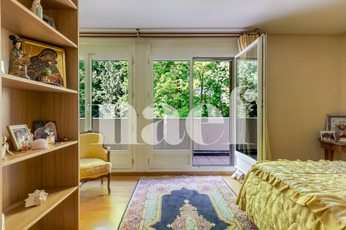 Elegante duplex con doppia altezza e parco alberato in una residenza di prestigio - Foto 9 di 13
