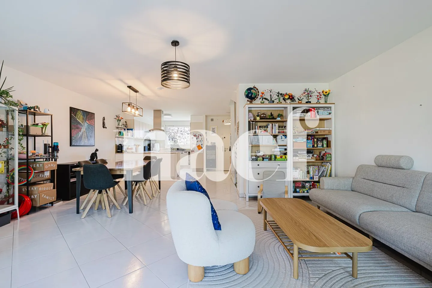 Charming semi-detached villa 230 m² usable plus garden, terrace and double garage in Vernier - Photo 3 of 13