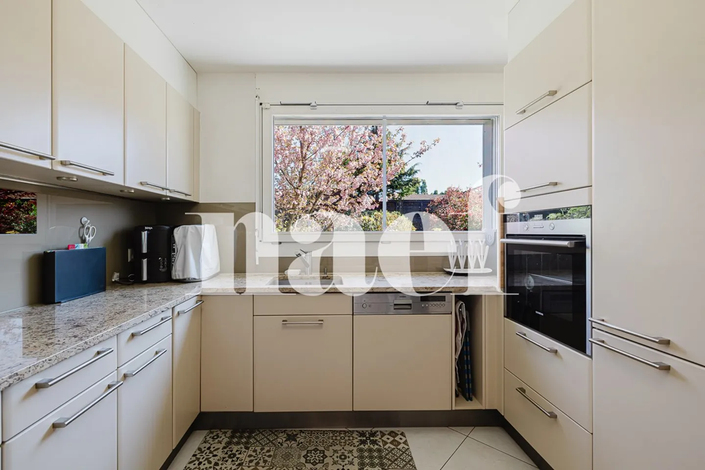 Charming semi-detached villa 230 m² usable plus garden, terrace and double garage in Vernier - Photo 4 of 13