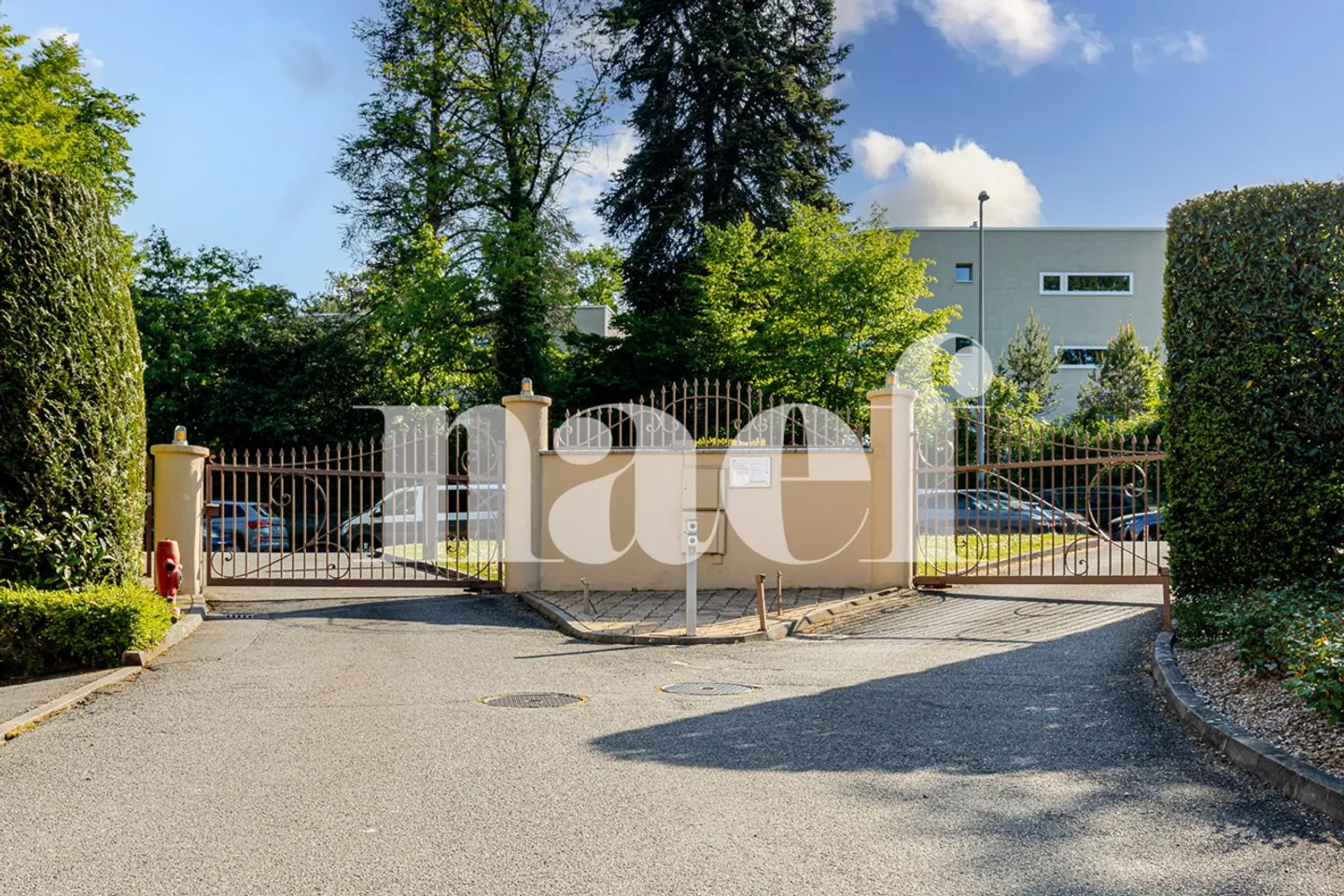 Elegante duplex con doppia altezza e parco alberato in una residenza di prestigio - Foto 13 di 13