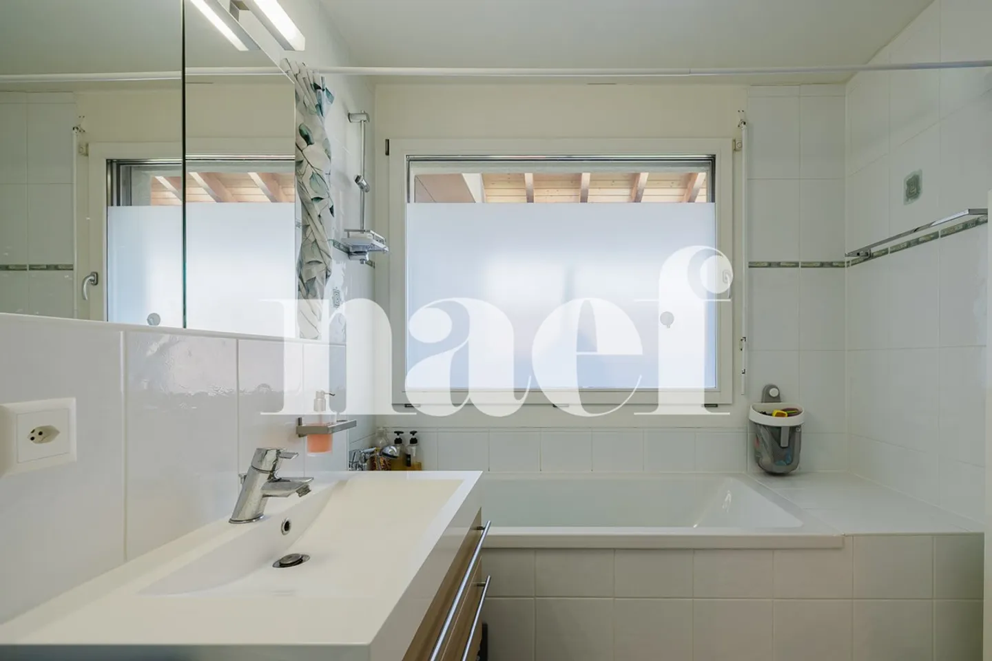 Charming semi-detached villa 230 m² usable plus garden, terrace and double garage in Vernier - Photo 8 of 13