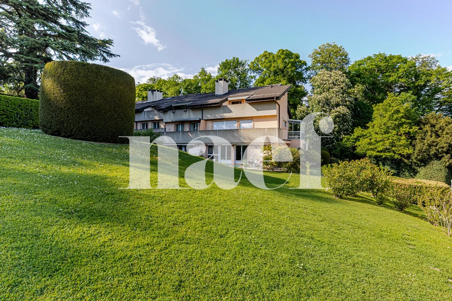 Elegante duplex con doppia altezza e parco alberato in una residenza di prestigio - Foto 1 di 13
