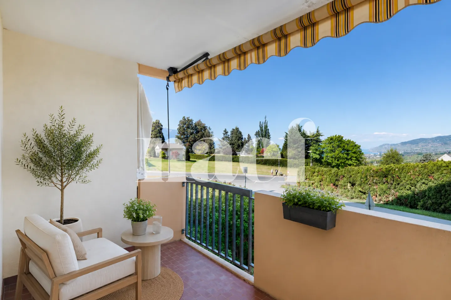 Geräumige 3,5-Zimmer-Wohnung mit Balkon und unverbautem Blick auf den See zu verkaufen in Chernex / Montreux - Foto 3 von 11