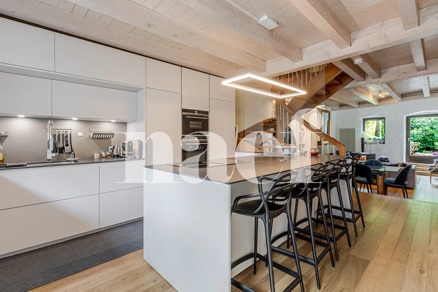 Elegant renovated townhouse in the heart of Troinex - Photo 5 of 12