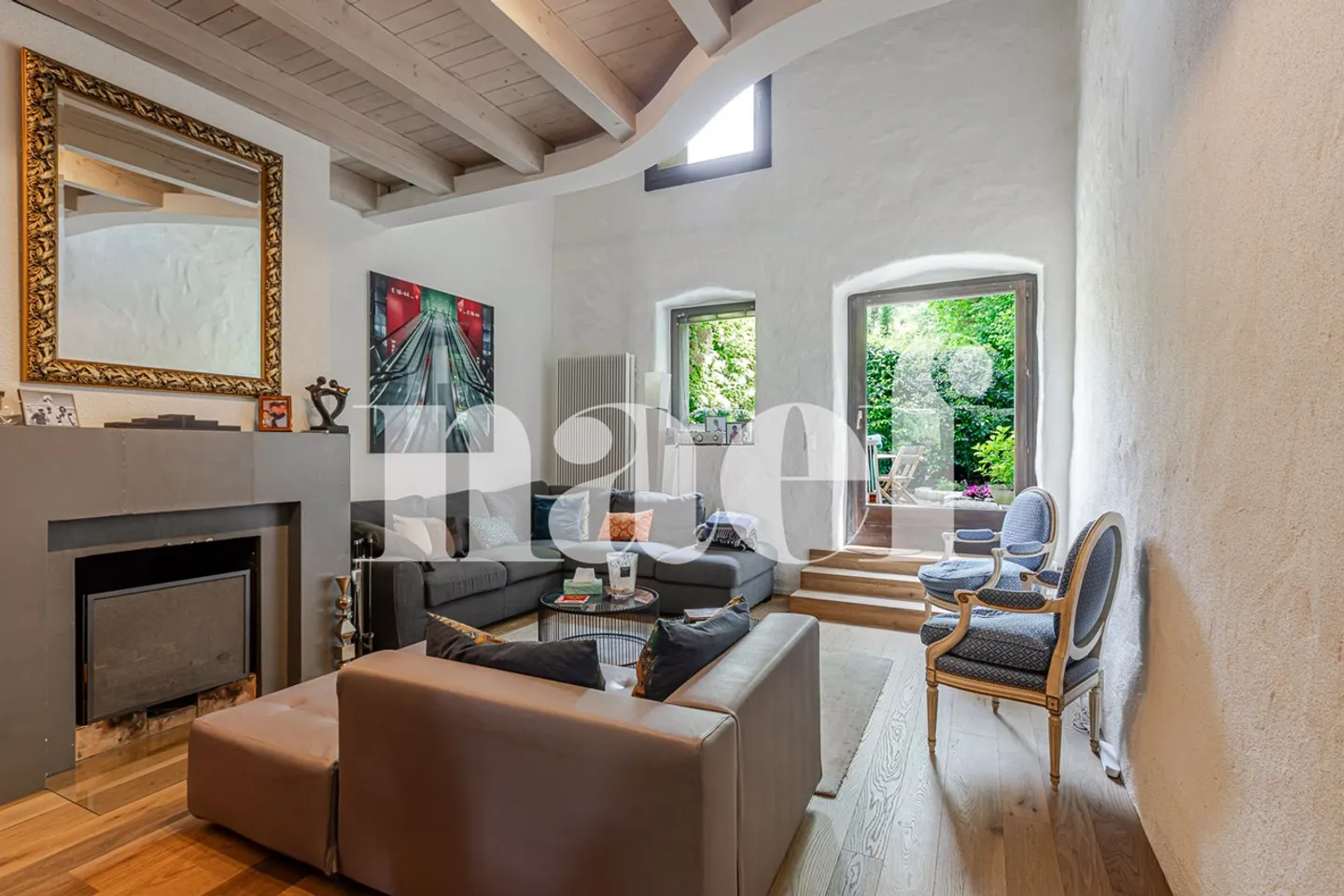 Elegant renovated townhouse in the heart of Troinex - Photo 2 of 12