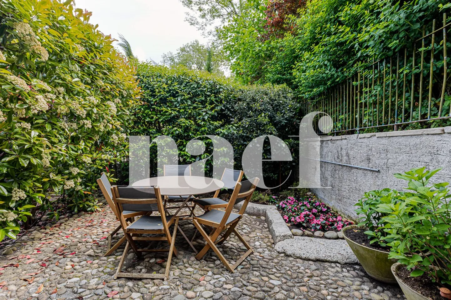 Elegant renovated townhouse in the heart of Troinex - Photo 3 of 12