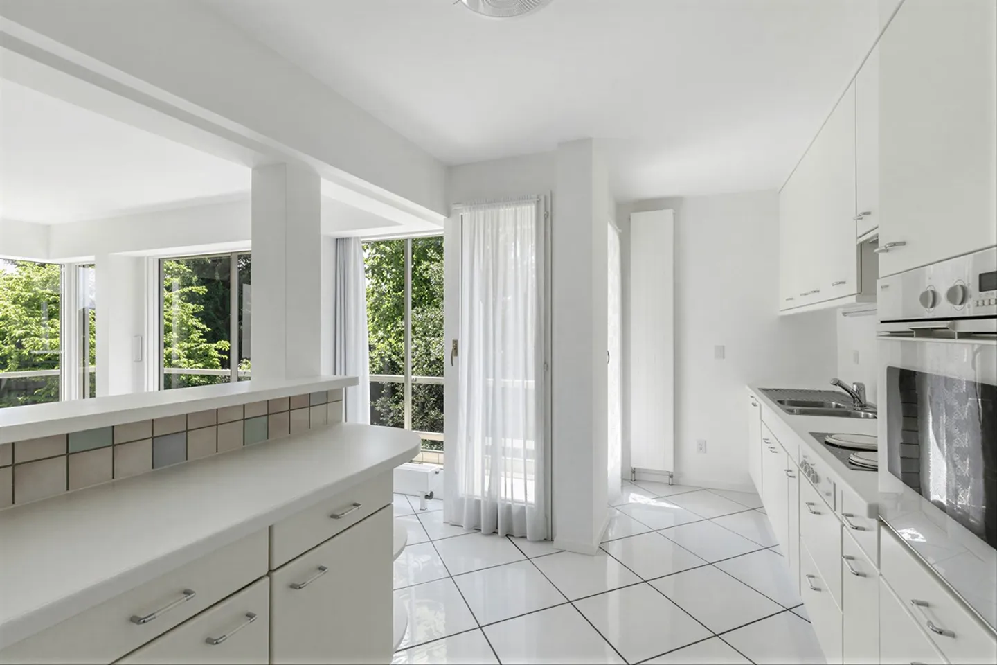 Appartement spacieux à Saint-Sulpice - Photo 3 sur 9