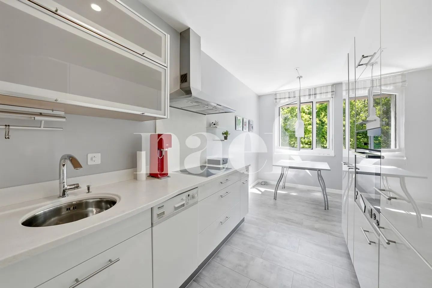 Beautiful family apartment with four bedrooms - Photo 4 of 13