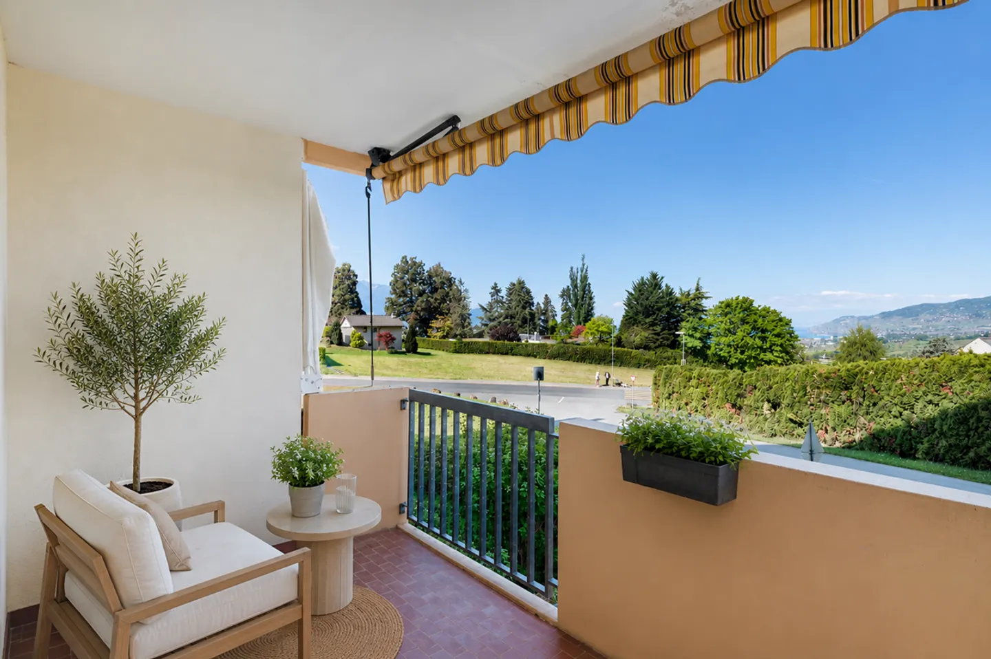 Spazioso appartamento di 3,5 locali con balcone e vista libera sul lago in vendita a Chernex / Montreux - Foto 1 di 11
