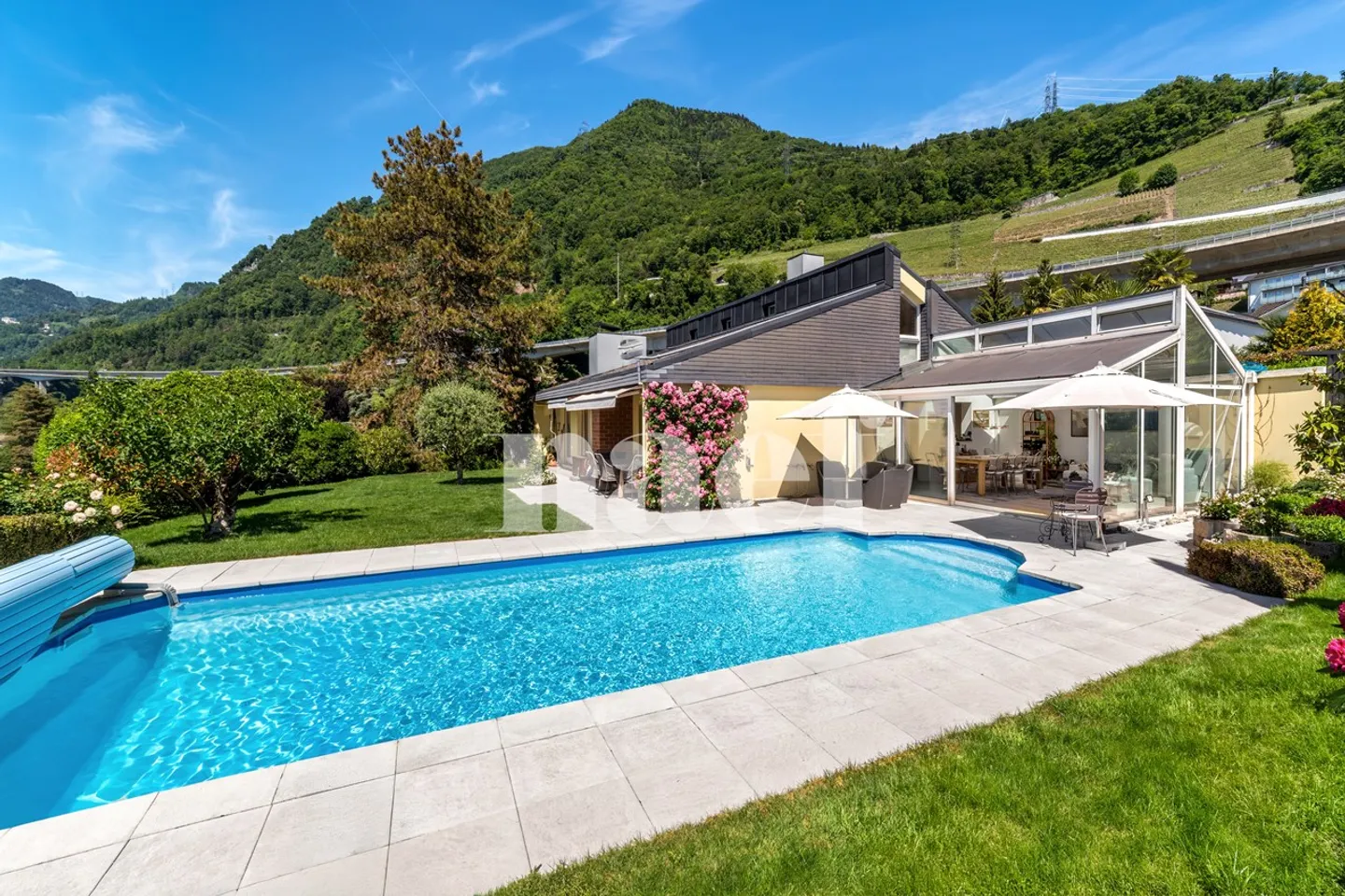 Beautiful 7.5-room detached villa with outdoor pool for sale in Villeneuve - Photo 4 of 12
