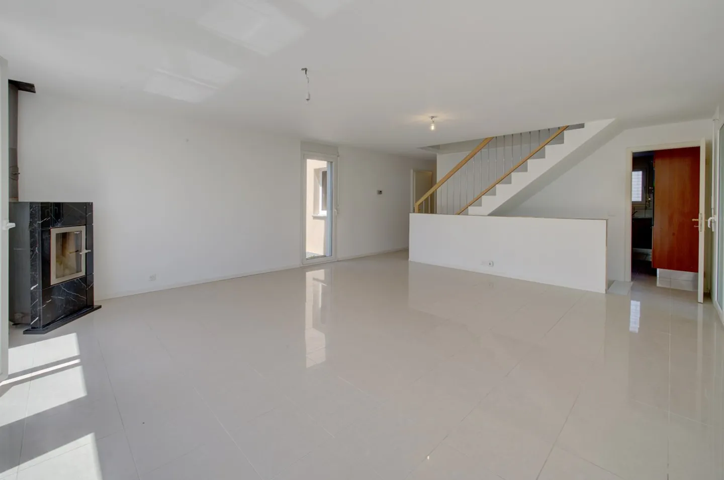 Villa familiale jumelée de 5,5 pièces - Foto 3 von 12