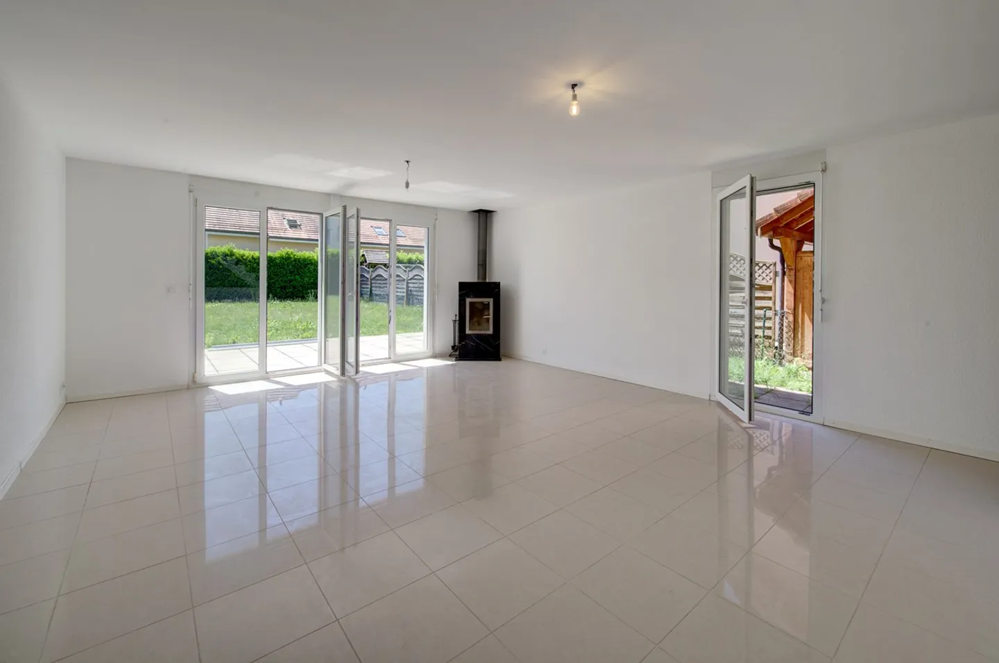 Villa familiale jumelée de 5,5 pièces - Foto 2 von 12