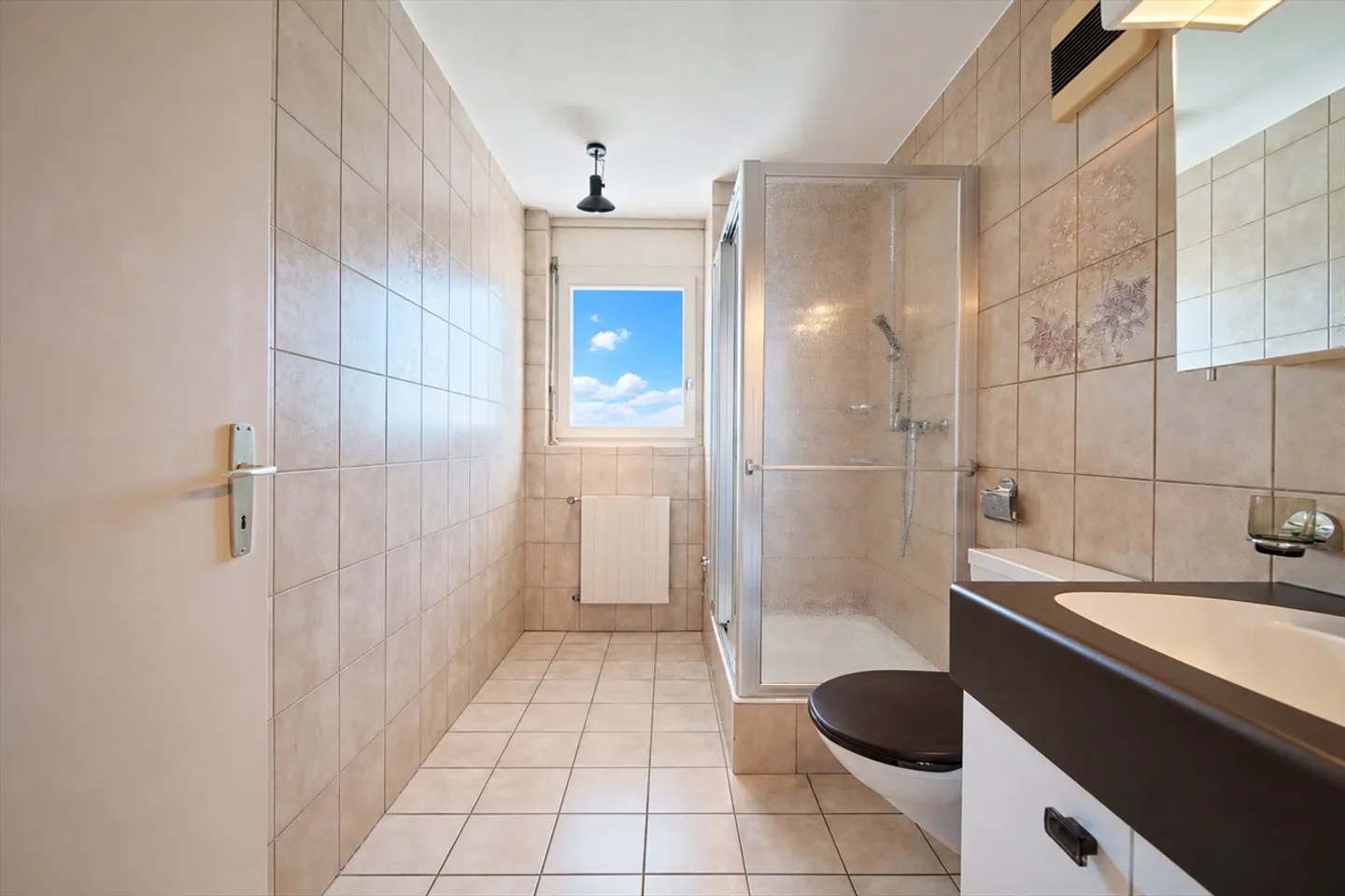 Appartement Spacieux avec Potentiel - Photo 8 sur 9