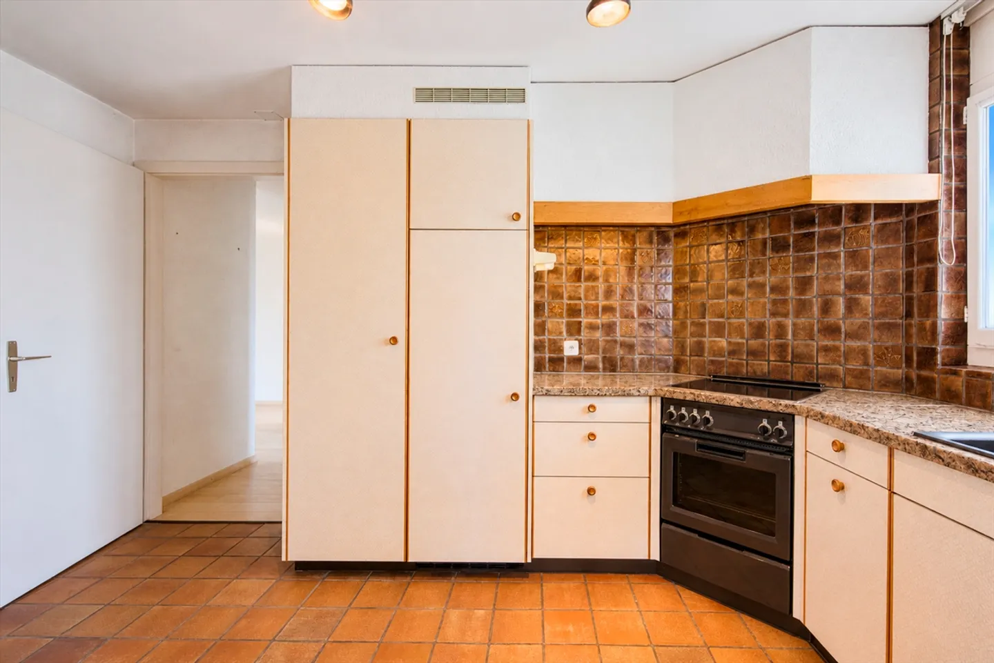Appartement Spacieux avec Potentiel - Photo 6 sur 9