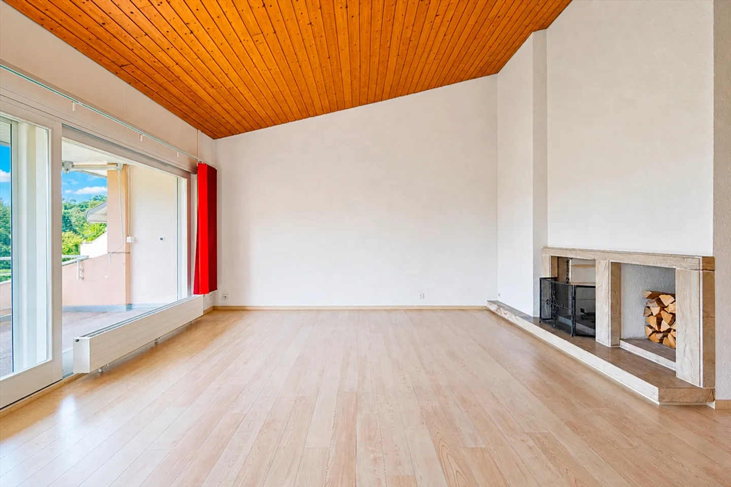 Appartement Spacieux avec Potentiel - Photo 2 sur 9