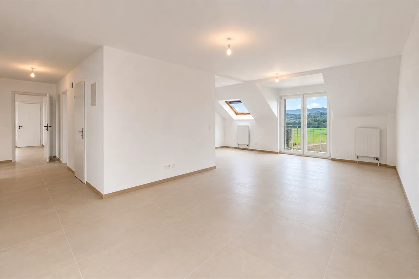 Renovated 4.5-room apartment on the top floor for sale in Fétigny - Photo 2 of 4