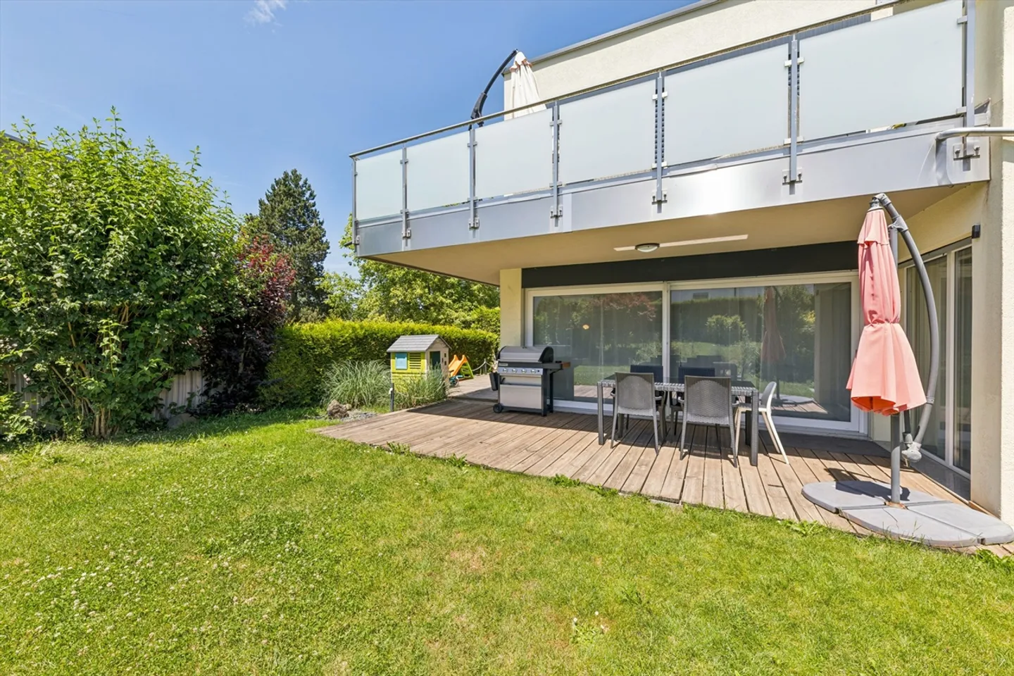 Magnifico appartamento di 4,5 locali con terrazza e giardino in vendita a Rossens - Foto 1 di 10
