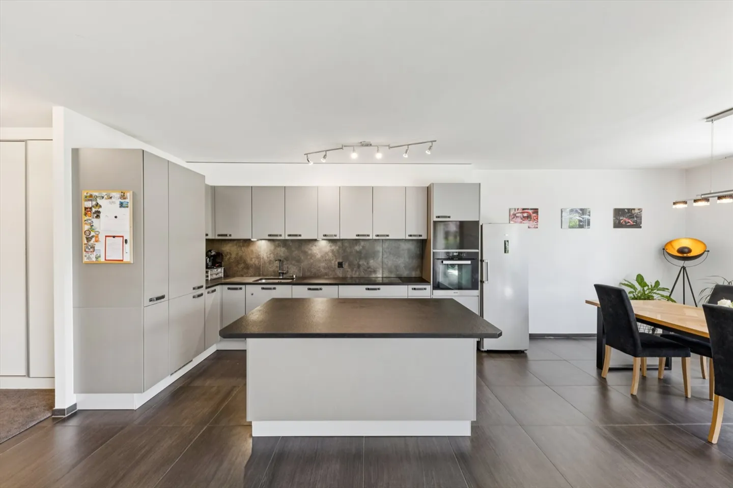 Magnifico appartamento di 4,5 locali con terrazza e giardino in vendita a Rossens - Foto 5 di 10