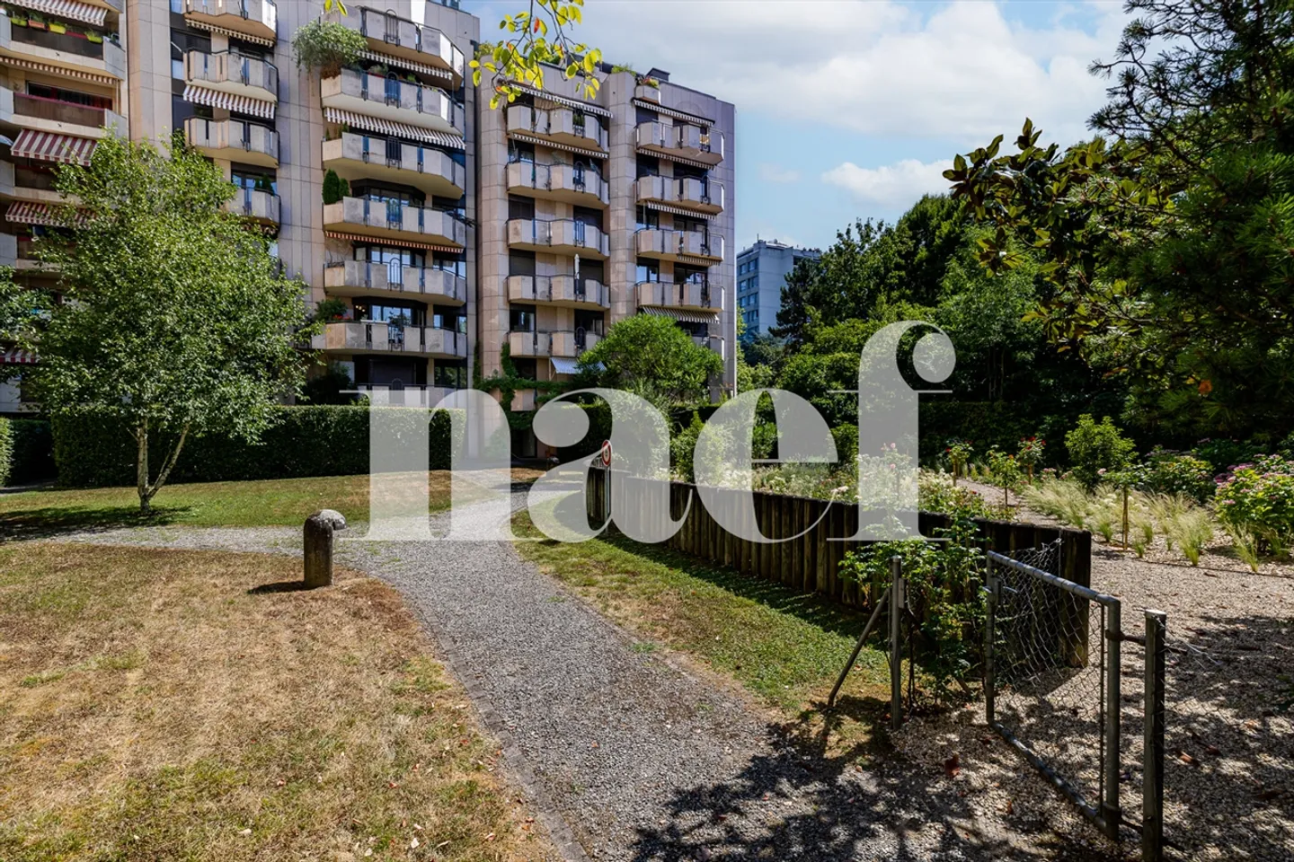 Spacious 4-room apartment in a privileged living environment in Champel - Photo 13 of 13