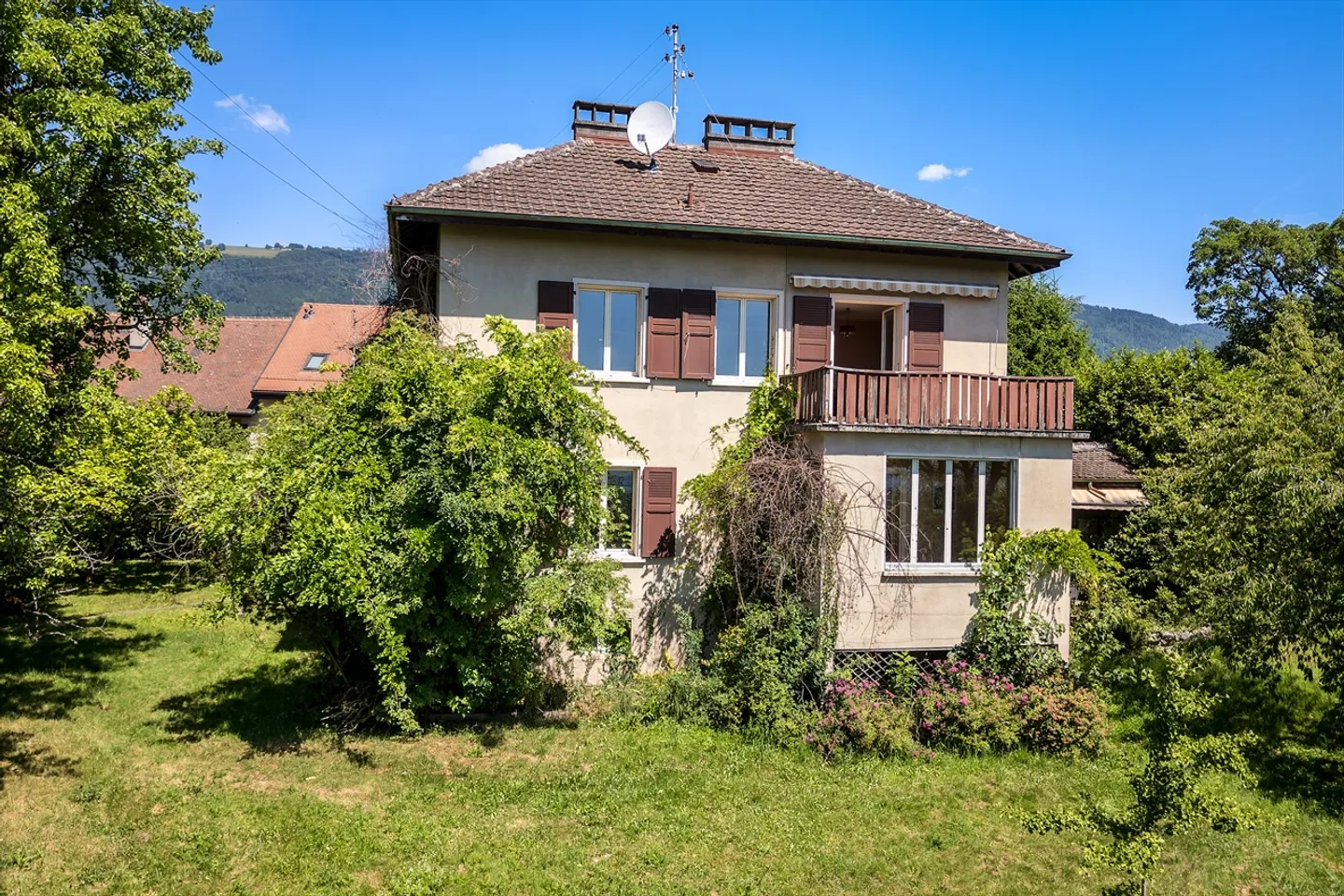 Familienvilla mit großem Potenzial in privilegierter Umgebung - Foto 1 von 13