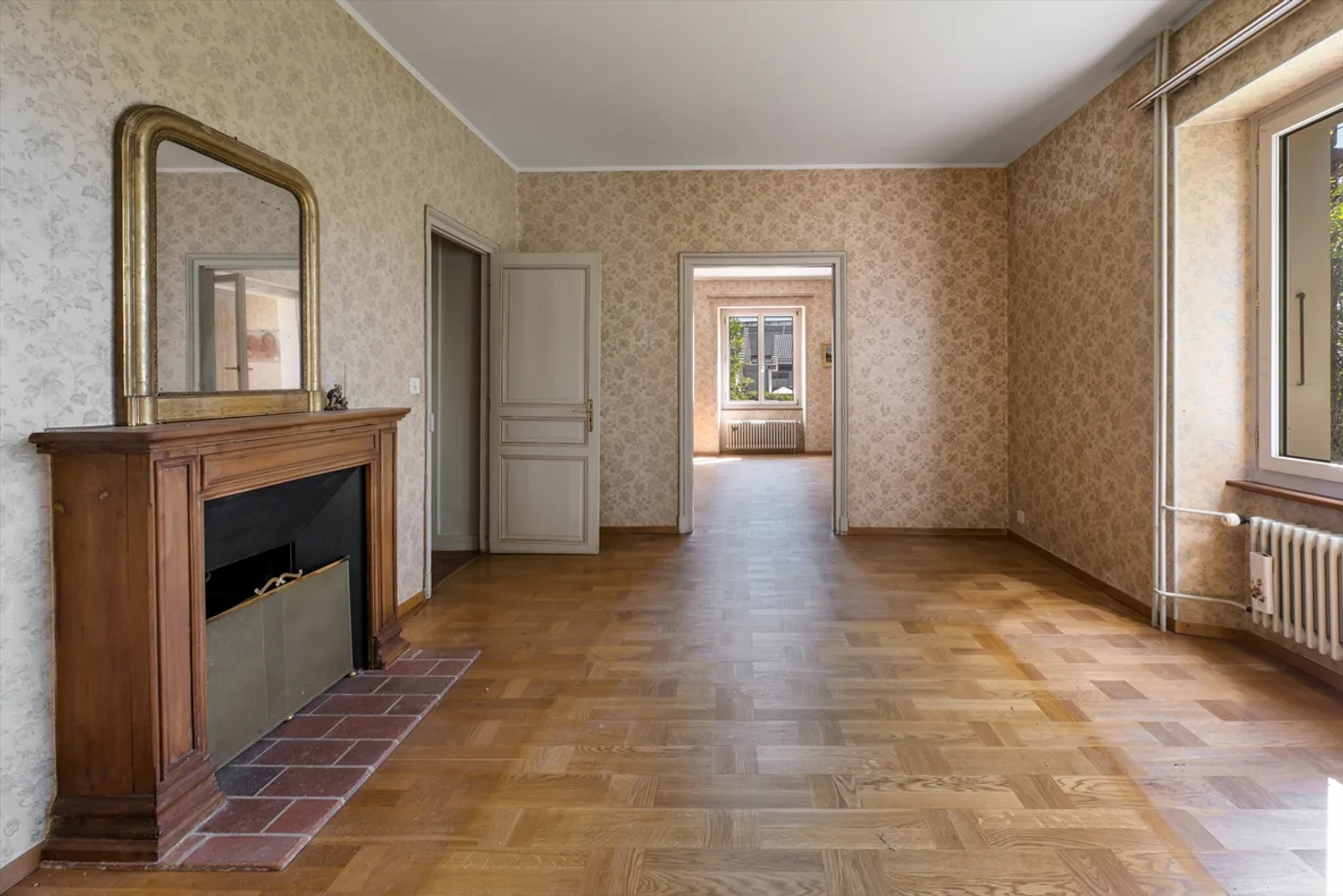 Familienvilla mit großem Potenzial in privilegierter Umgebung - Foto 6 von 13