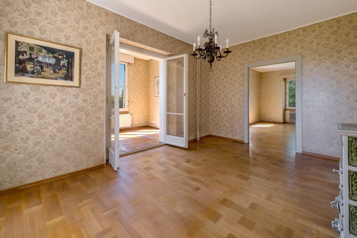 Familienvilla mit großem Potenzial in privilegierter Umgebung - Foto 3 von 13