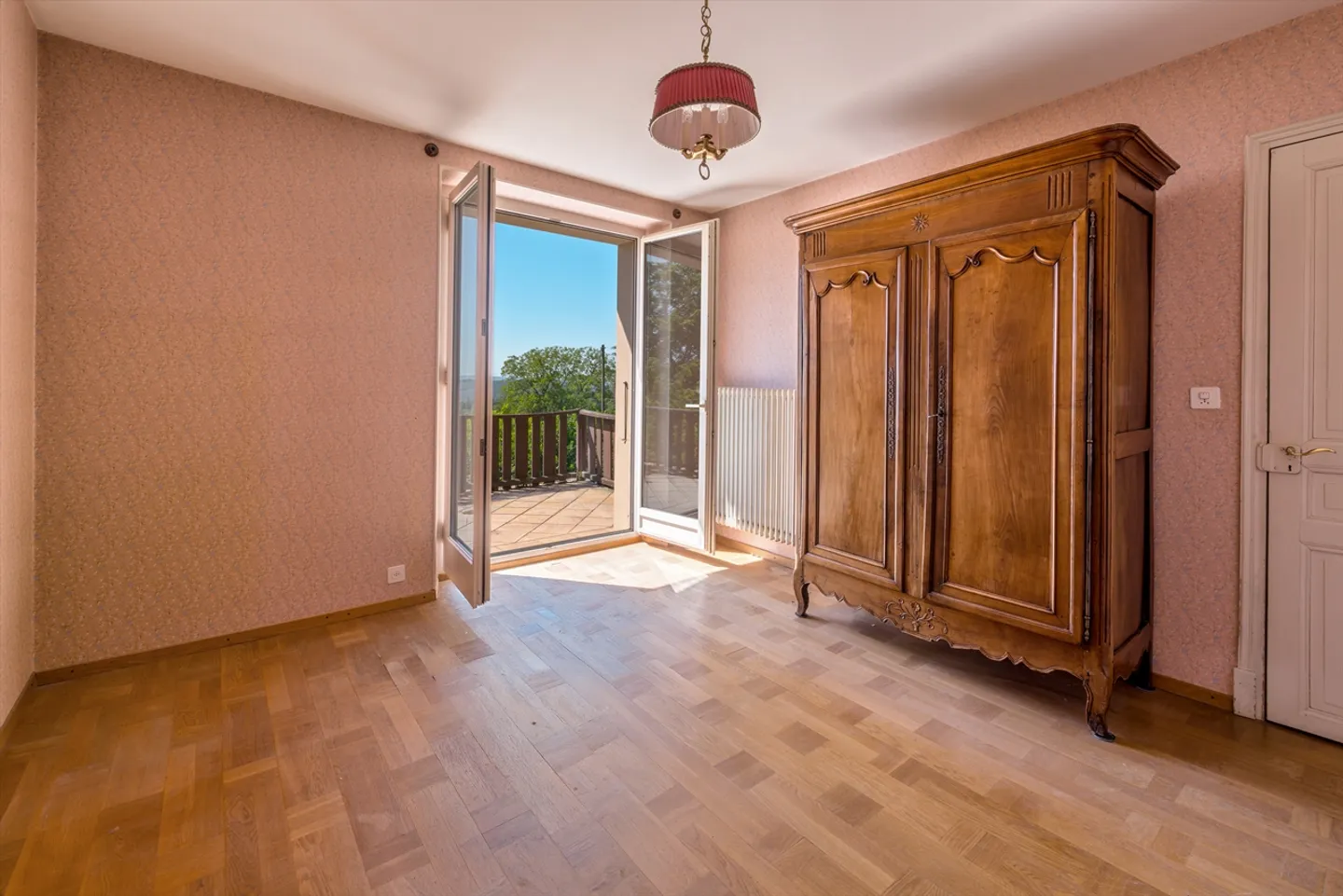 Familienvilla mit großem Potenzial in privilegierter Umgebung - Foto 10 von 13