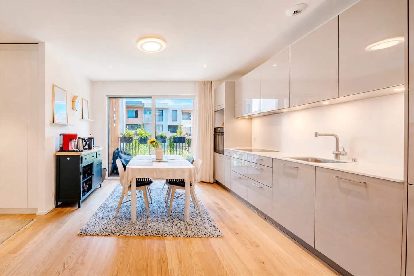 Appartement 3,5 pièces : L'élégance traversante au coeur d'Arbora - Photo 4 sur 11