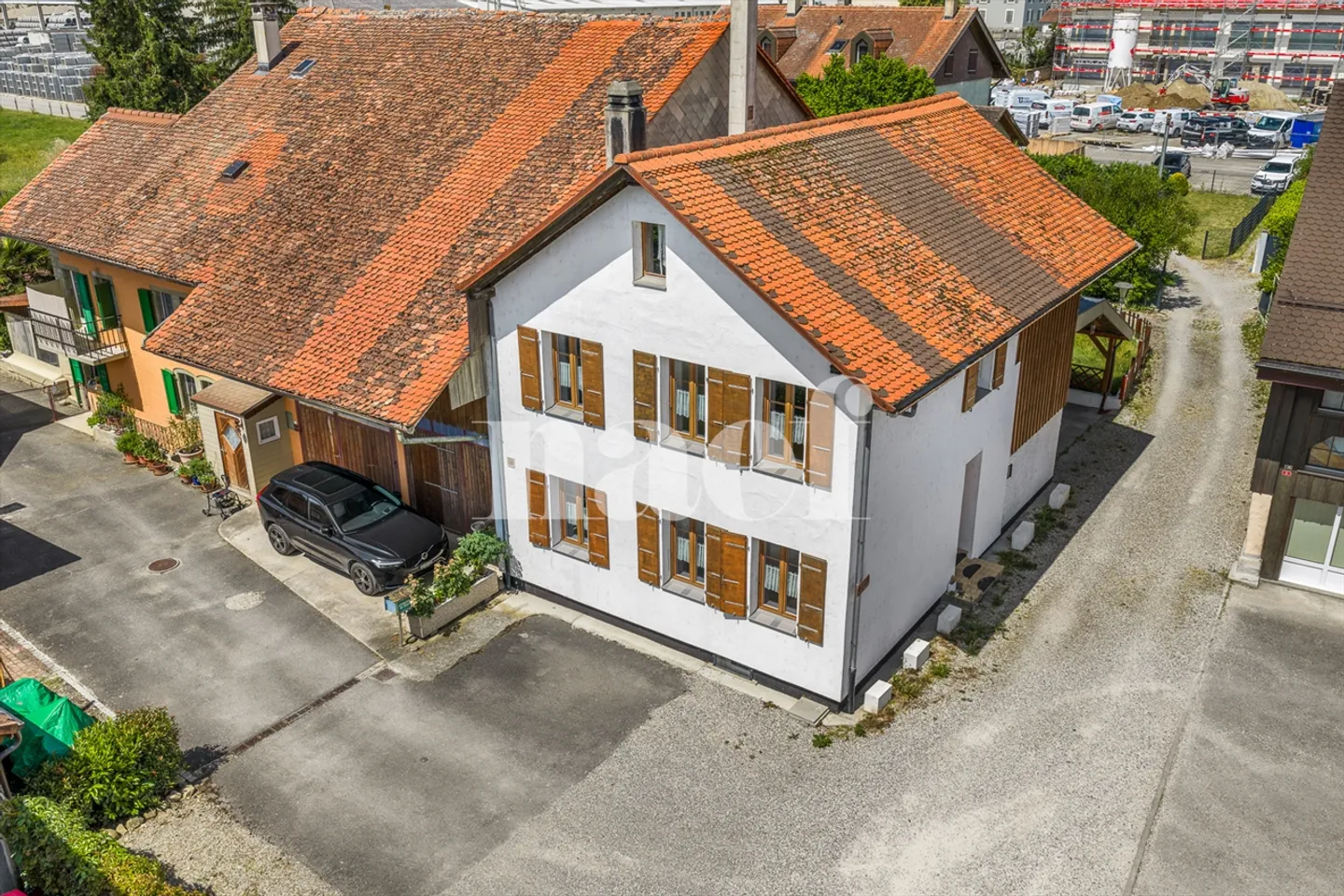 Maison villageoise jumelle de 4.5 pièces avec véranda et jardin à vendre à Granges-Marnand - Foto 1 von 6